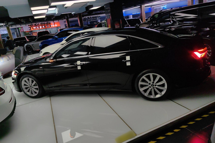 奥迪A6L 2023款 45 TFSI 臻选动感型车身外观4