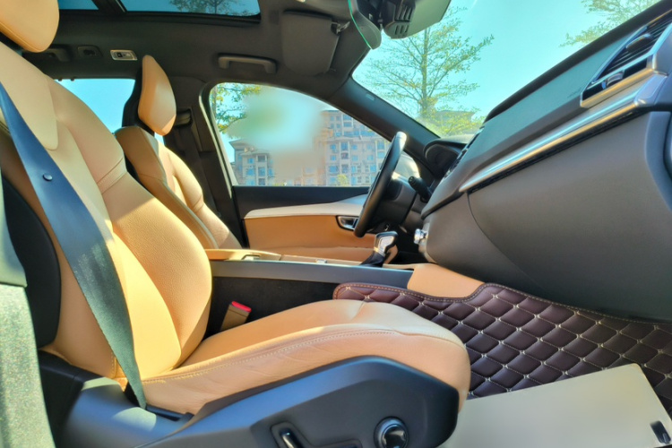 沃尔沃XC90 2018款 T6 智逸版 7座中控内饰7002