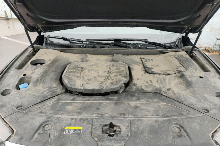 红旗HS5 2022款 改款 2.0T 智联旗享版机舱底盘24