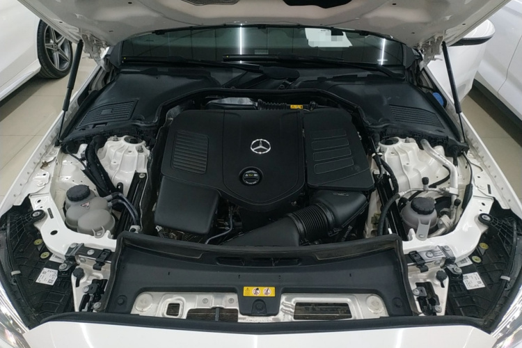 奔驰C级 2023款 C 260 L 运动版机舱底盘24