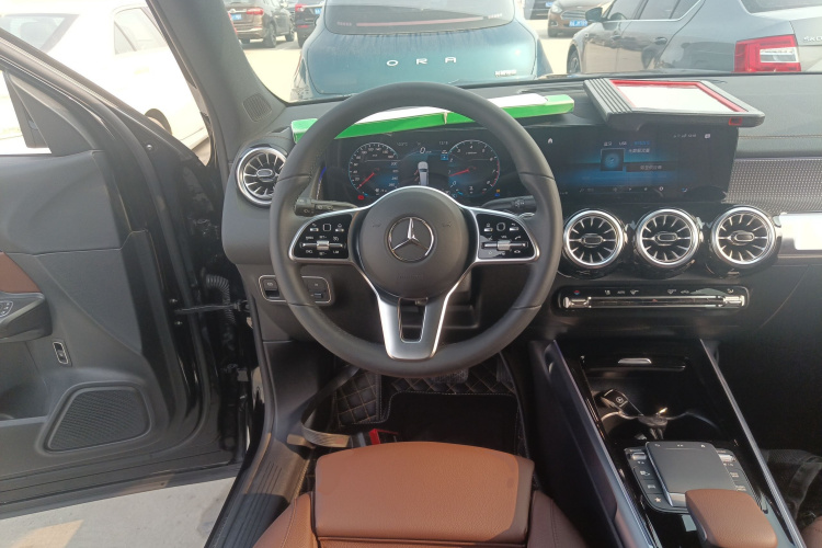 奔驰GLB 2023款 GLB 220 动感型局部细节13