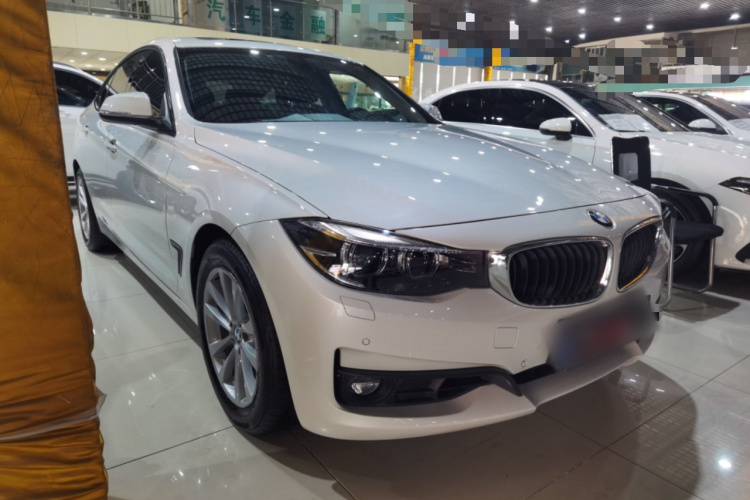 宝马3系GT 2017款 320i 时尚型车身外观3