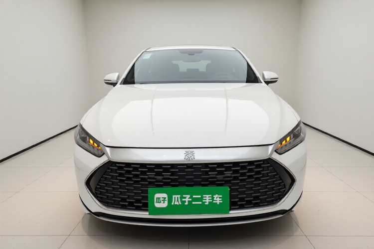 比亚迪 秦PLUS 2024款 荣耀版 DM-i 55KM领先型车身外观2