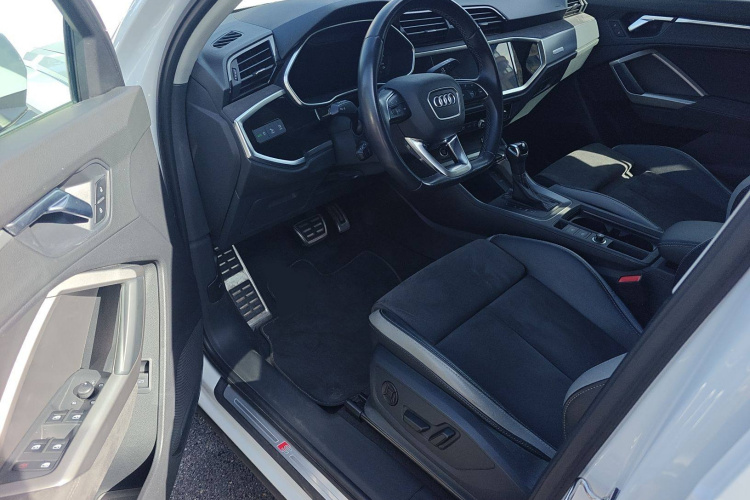 奥迪Q3 2023款 改款 40 TFSI 时尚动感型中控内饰19