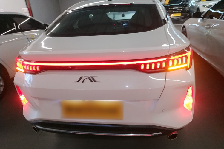 江淮汽车 江淮A5 PLUS 2023款 1.5T 自动豪华型车身外观6