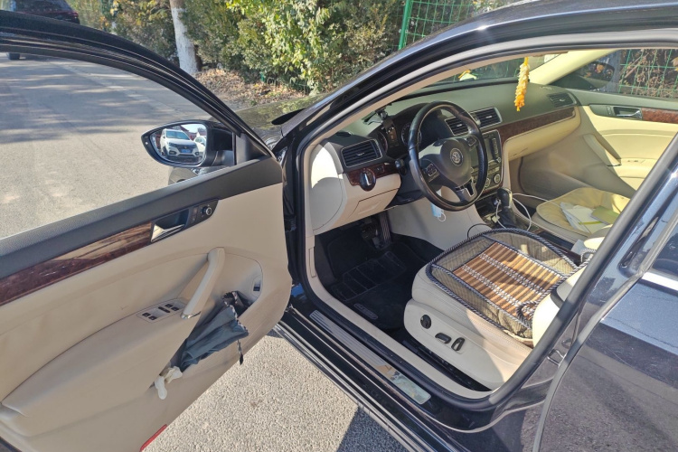 大众 帕萨特 2013款 1.8TSI DSG御尊版中控内饰7003