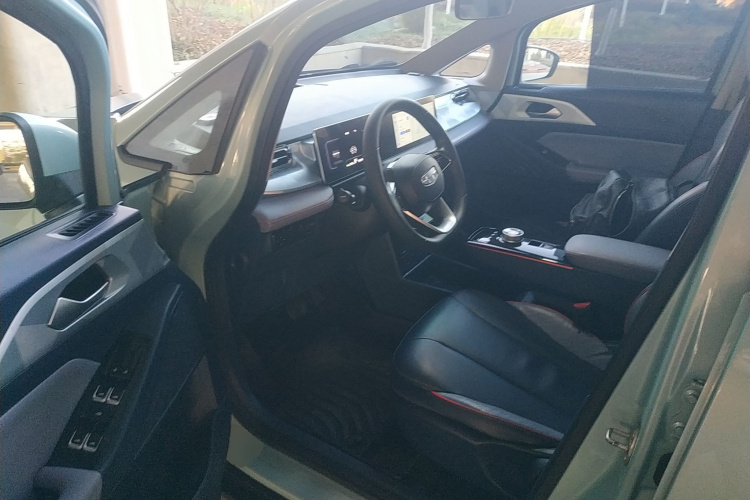 吉利几何E萤火虫 2023款 320KM 乖帅虎 5座中控内饰20