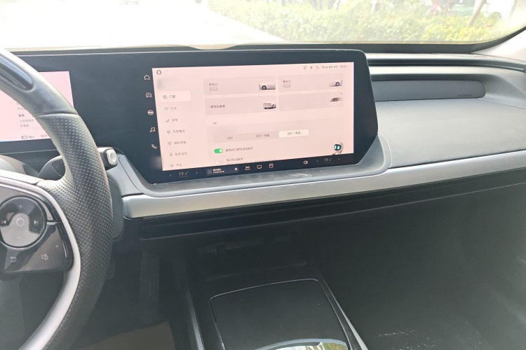 小鹏P7 2022款 670N+局部细节16