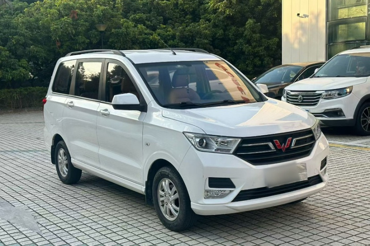 五菱汽车 五菱宏光 2018款 1.5L S舒适型L2B车身外观6003
