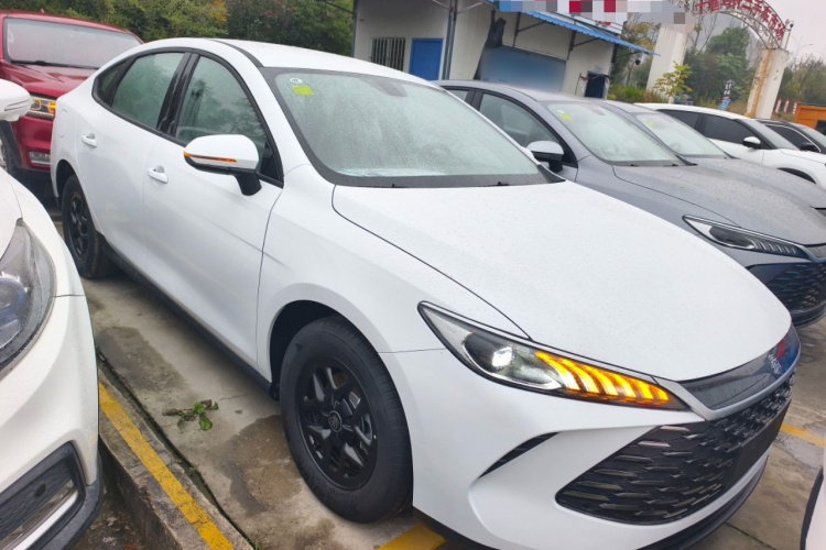 比亚迪 秦PLUS 2025款 DM-i 智驾版 55KM领先型车身外观3