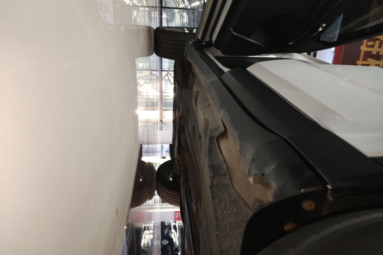 Jeep 大指挥官 2018款 2.0T 四驱臻享版 国V局部细节9002