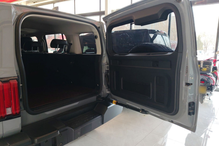 坦克300 2021款 越野版 2.0T 挑战者机舱底盘23