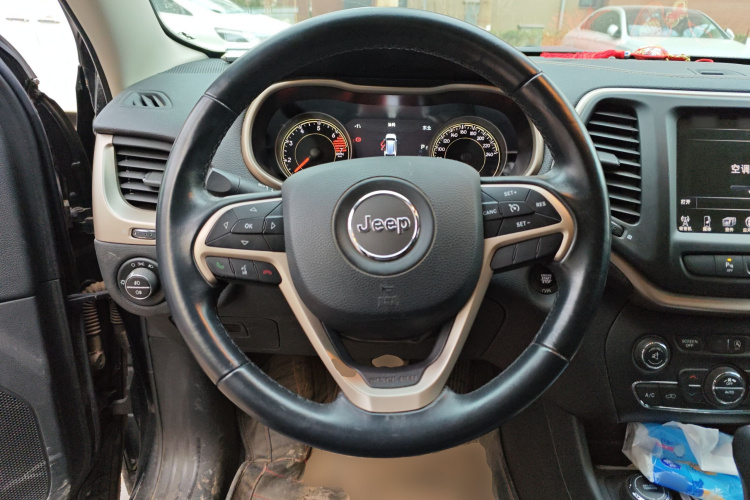 Jeep 自由光 2016款 2.4L 专业智能版中控内饰13