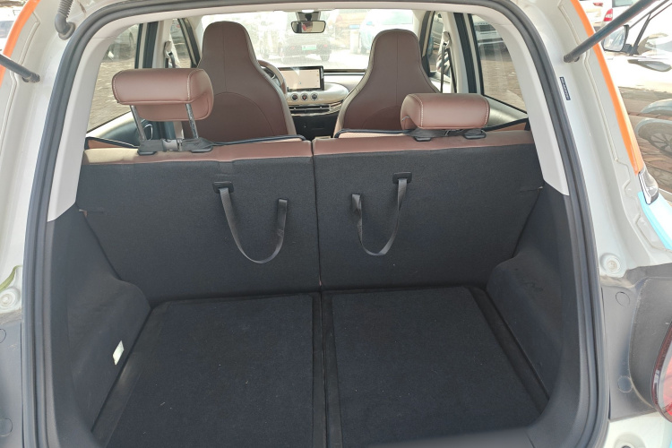 五菱汽车 五菱缤果 2023款 333km 悦享款机舱底盘23