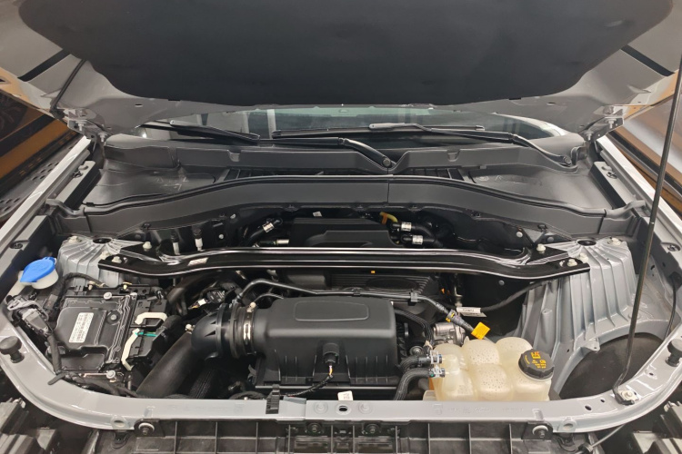 福特 探险者 2023款  EcoBoost 285 四驱赤金版 6座局部细节24