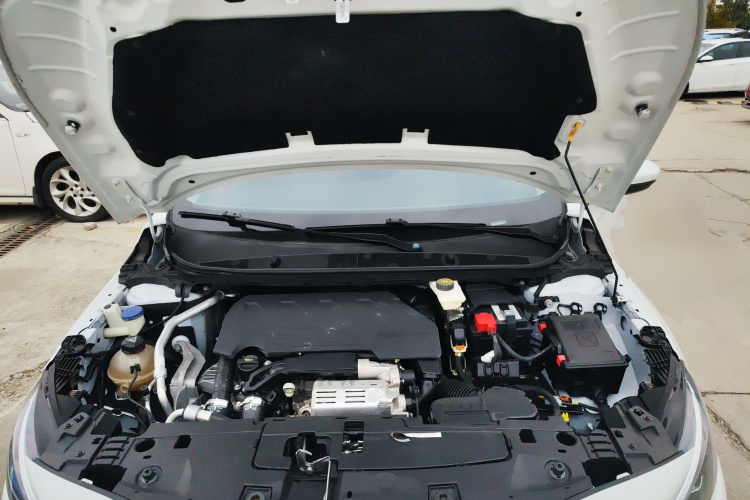 标致408 2020款 230THP 十周年质臻版机舱底盘24