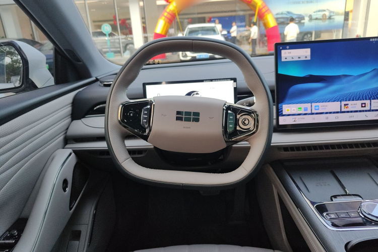 吉利银河 银河星耀8 2025款 130km EM-i 尊享版中控内饰13