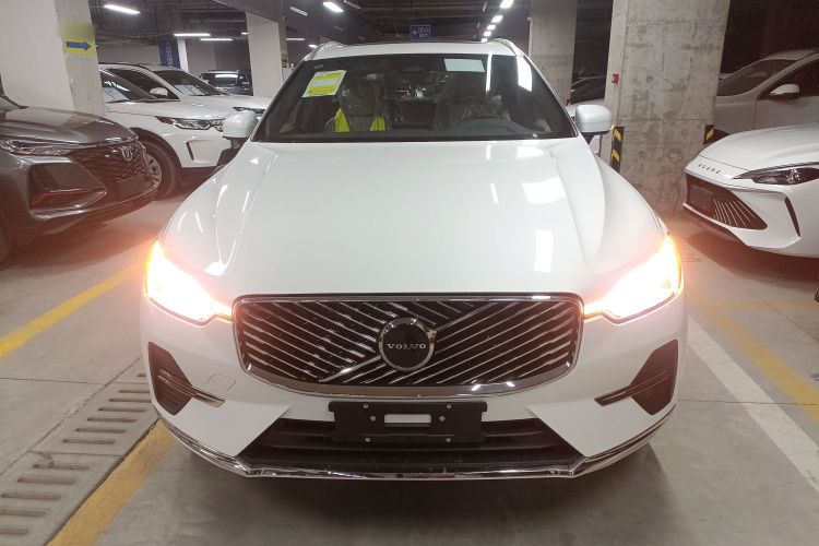 沃尔沃XC60 2026款 B5 四驱智逸豪华版车身外观2