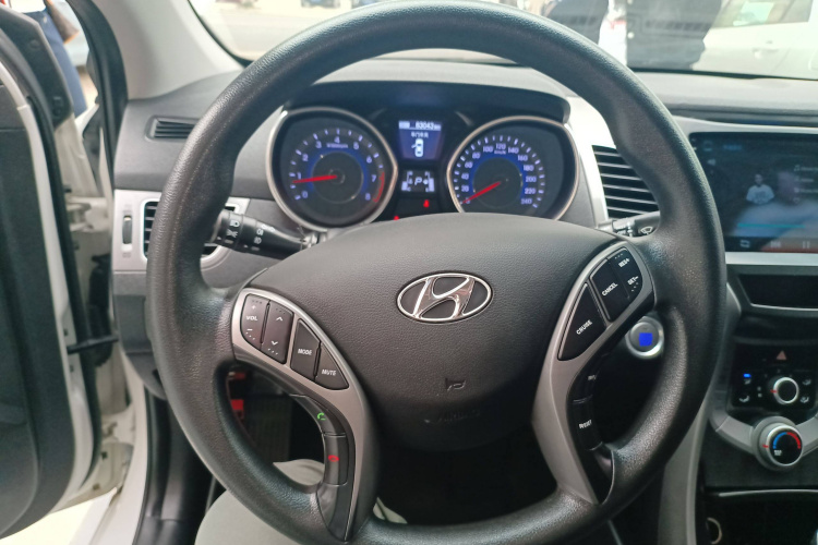 现代 朗动 2015款 1.6L 自动领先型局部细节13