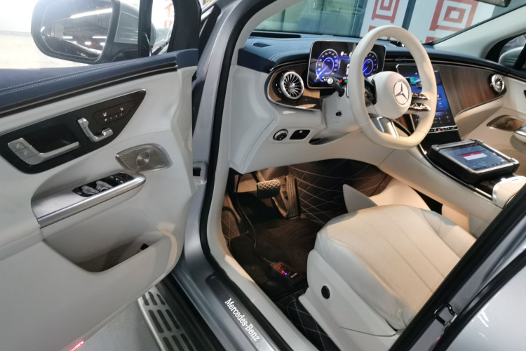 奔驰EQE SUV 2024款 500 4MATIC 豪华版中控内饰20