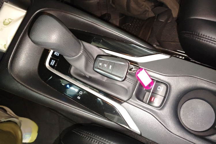 丰田 雷凌 2022款 双擎 1.8H E-CVT领先版局部细节18