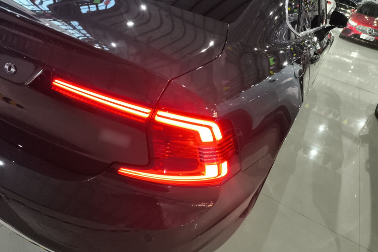 沃尔沃S90 2025款 B5 智远豪华版车身外观9