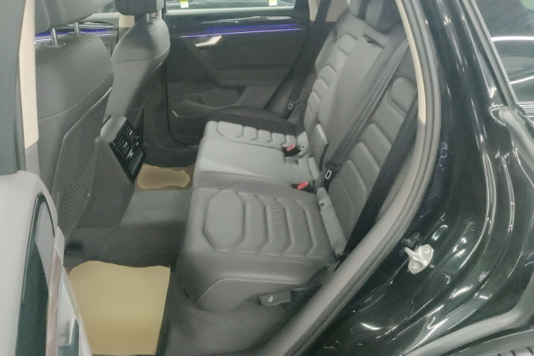 大众 途锐 2023款 3.0TSI 锐享版 曜黑运动套装中控内饰21