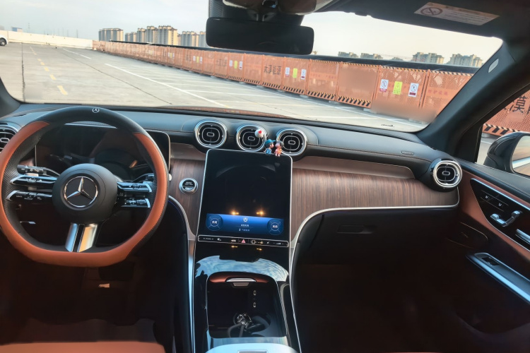 奔驰GLC 2025款 GLC 300 L 4MATIC 动感型 5座中控内饰7005