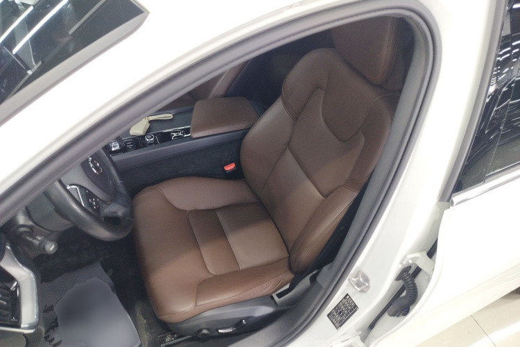 沃尔沃S60 2022款 B4 智逸豪华版中控内饰19