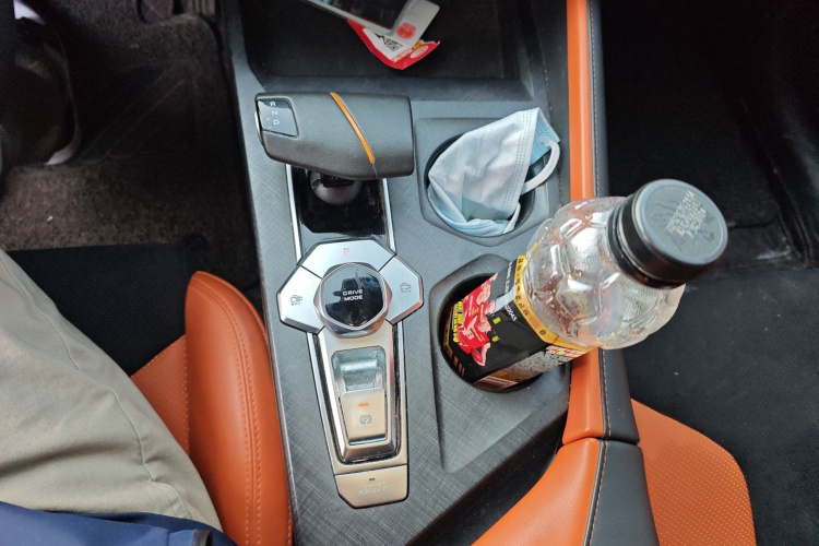 长安UNI-V 2023款 1.5T 运动版局部细节18