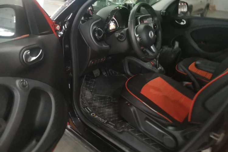 smart forfour 2018款 0.9T 66千瓦先锋版中控内饰20