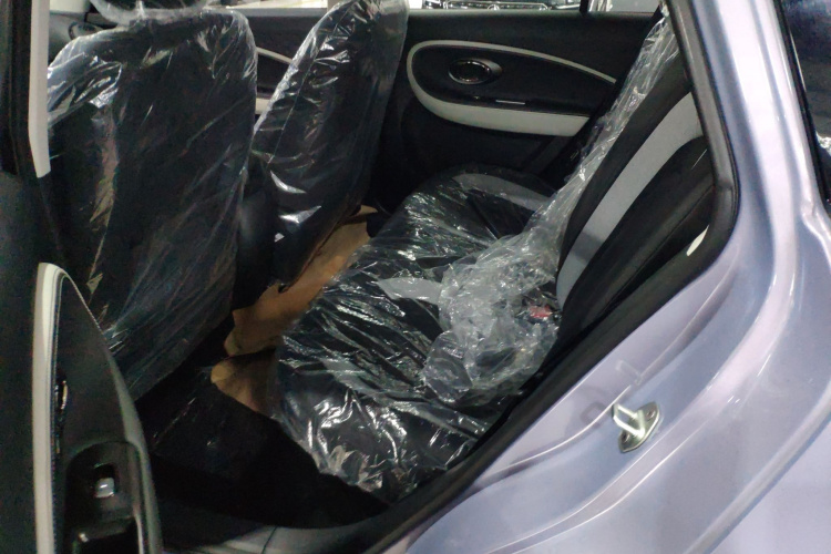 江淮钇为 钇为3 2024款 挚爱版 330km Lite中控内饰21