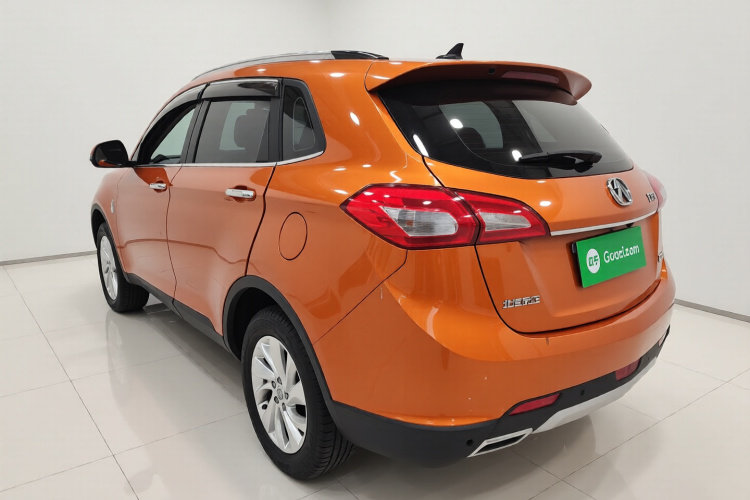 北汽威旺S50 2016款 1.5T 手动欢动舒适型车身外观5