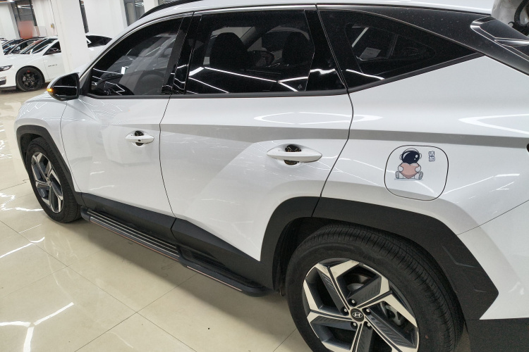 现代 2021款 途胜L 1.5T DCT LUX尊贵版车身外观4