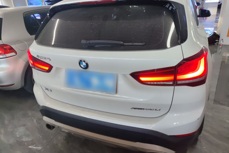 宝马X1 2020款 xDrive25Li 尊享型车身外观6