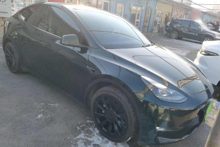 特斯拉 Model Y 2021款 标准续航后驱版车身外观3