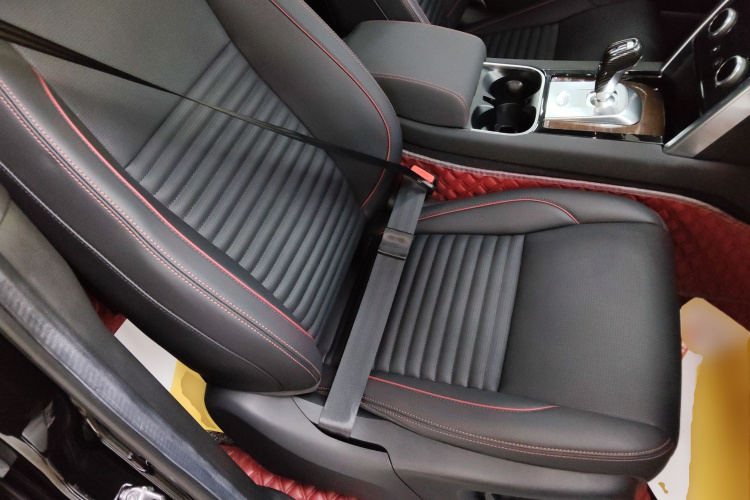 路虎 发现运动版 2020款 249PS R-Dynamic 性能版局部细节41