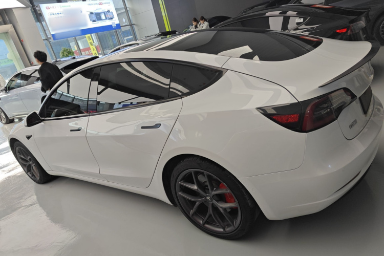特斯拉 Model 3 2022款 Performance高性能全轮驱动版车身外观4