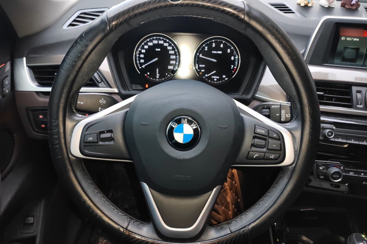 宝马X1 2019款 sDrive18Li 尊享型中控内饰13