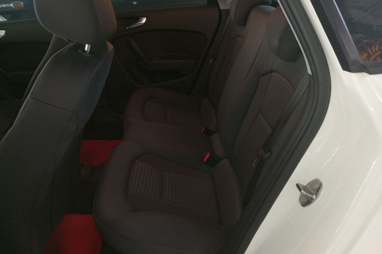 奥迪A1 2014款 30 TFSI Sportback时尚型中控内饰21