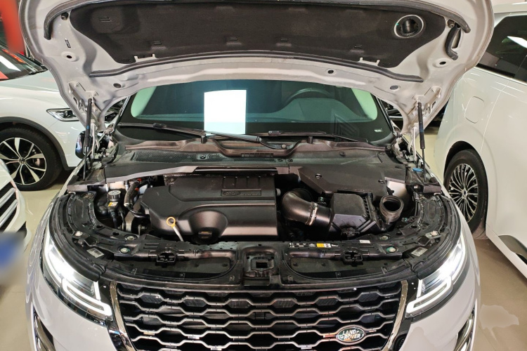 路虎 揽胜极光 2023款 极光L 249PS 豪华版机舱底盘24