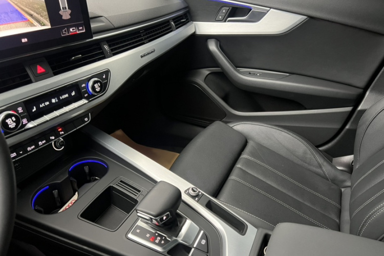 奥迪A4L 2020款 40 TFSI quattro 豪华动感型中控内饰7004