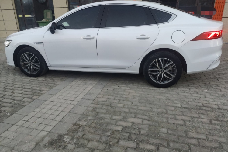 比亚迪 秦PLUS 2023款  冠军版 DM-i 120KM超越型车身外观6003