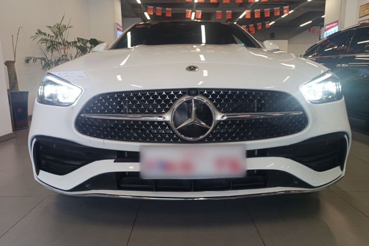 奔驰C级 2023款 C 260 L 运动版车身外观2