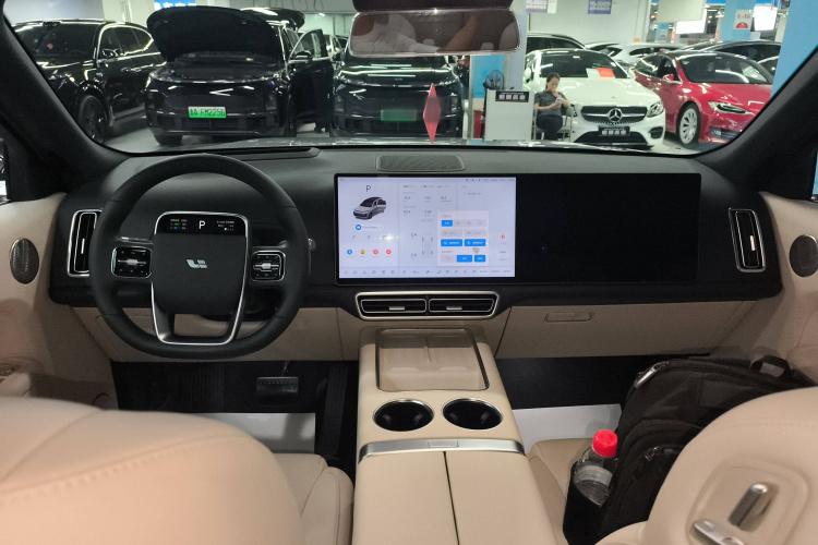 理想汽车 理想L8 2024款 Max中控内饰12