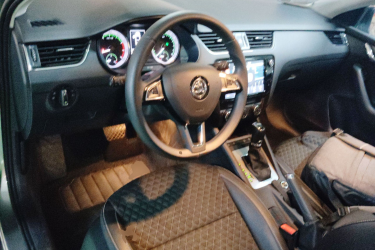 斯柯达 明锐 2019款 TSI280 DSG豪华版中控内饰12