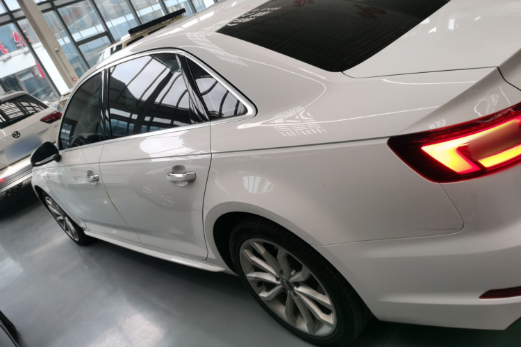 奥迪A4L 2018款 30周年年型 40 TFSI 时尚型车身外观4