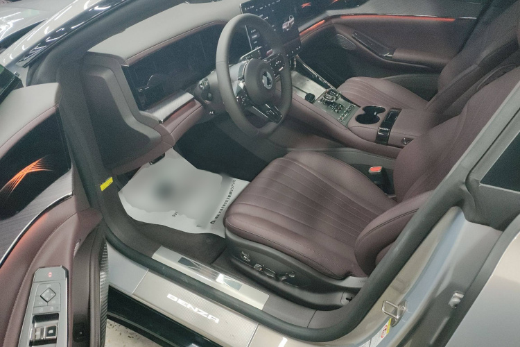 腾势Z9GT 2024款 1100四驱Max版中控内饰7003