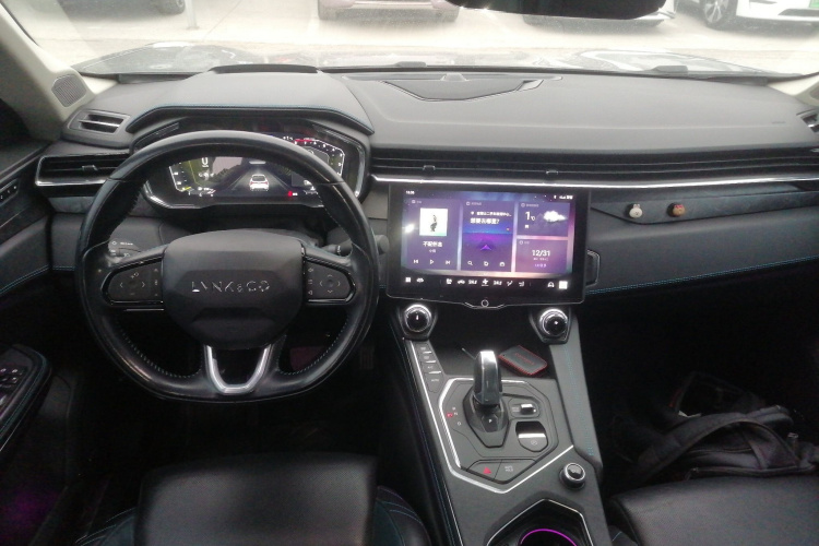 领克05 2020款 2.0TD 两驱耀Halo中控内饰12