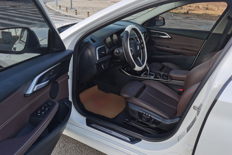 宝马1系 2020款 120i M运动套装中控内饰7001